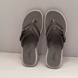 Clarks Cloudsteppers size 7 Dark Brown Sandals. NEW. (A3)